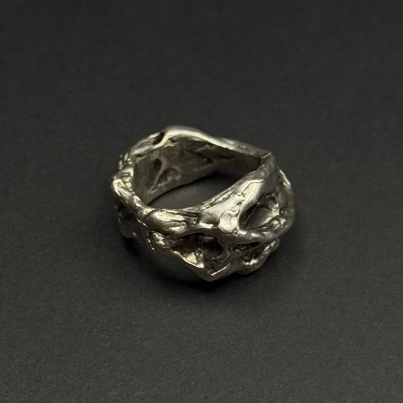 hollow ring - bybay atelier