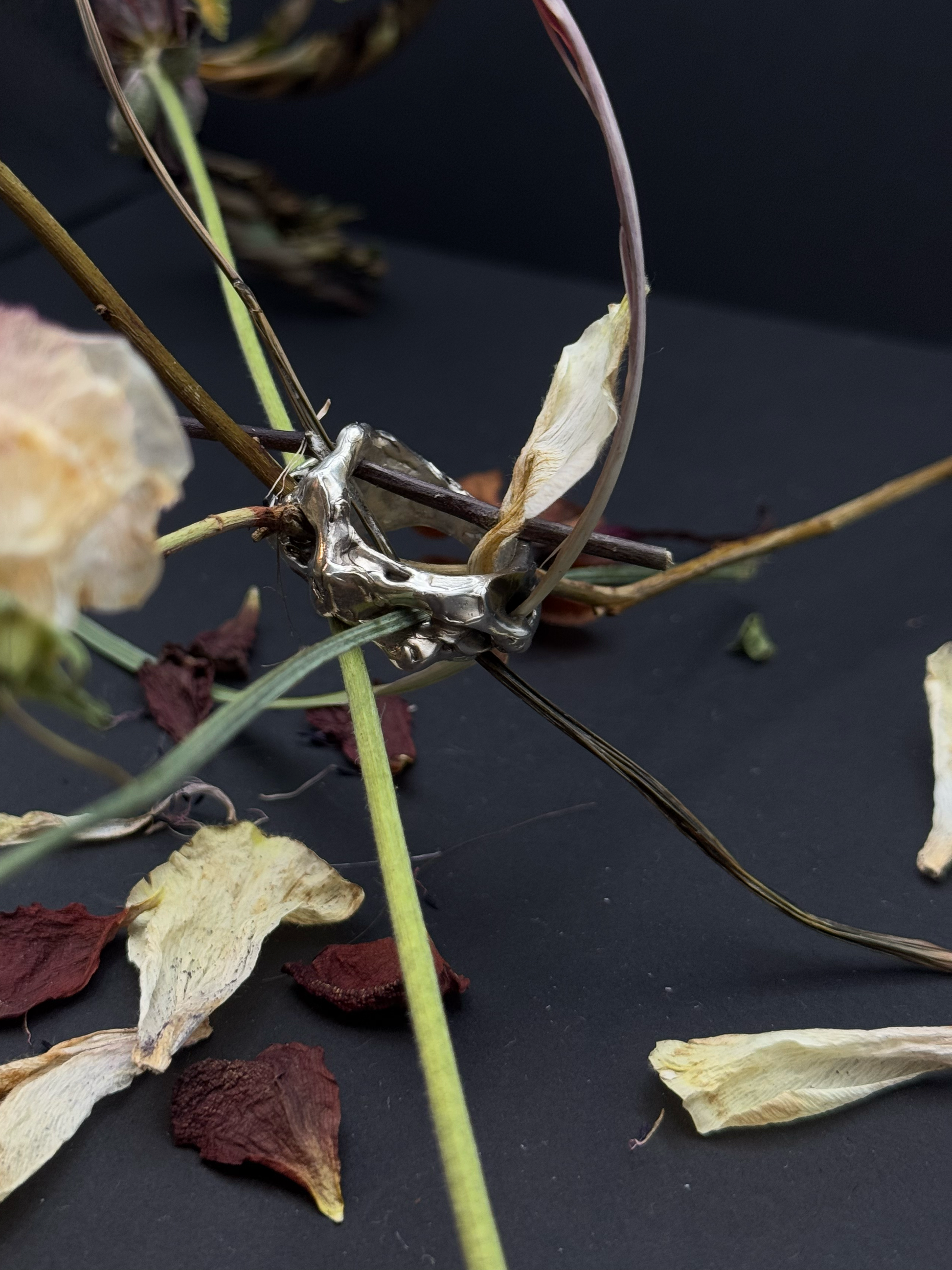 hollow ring - bybay atelier