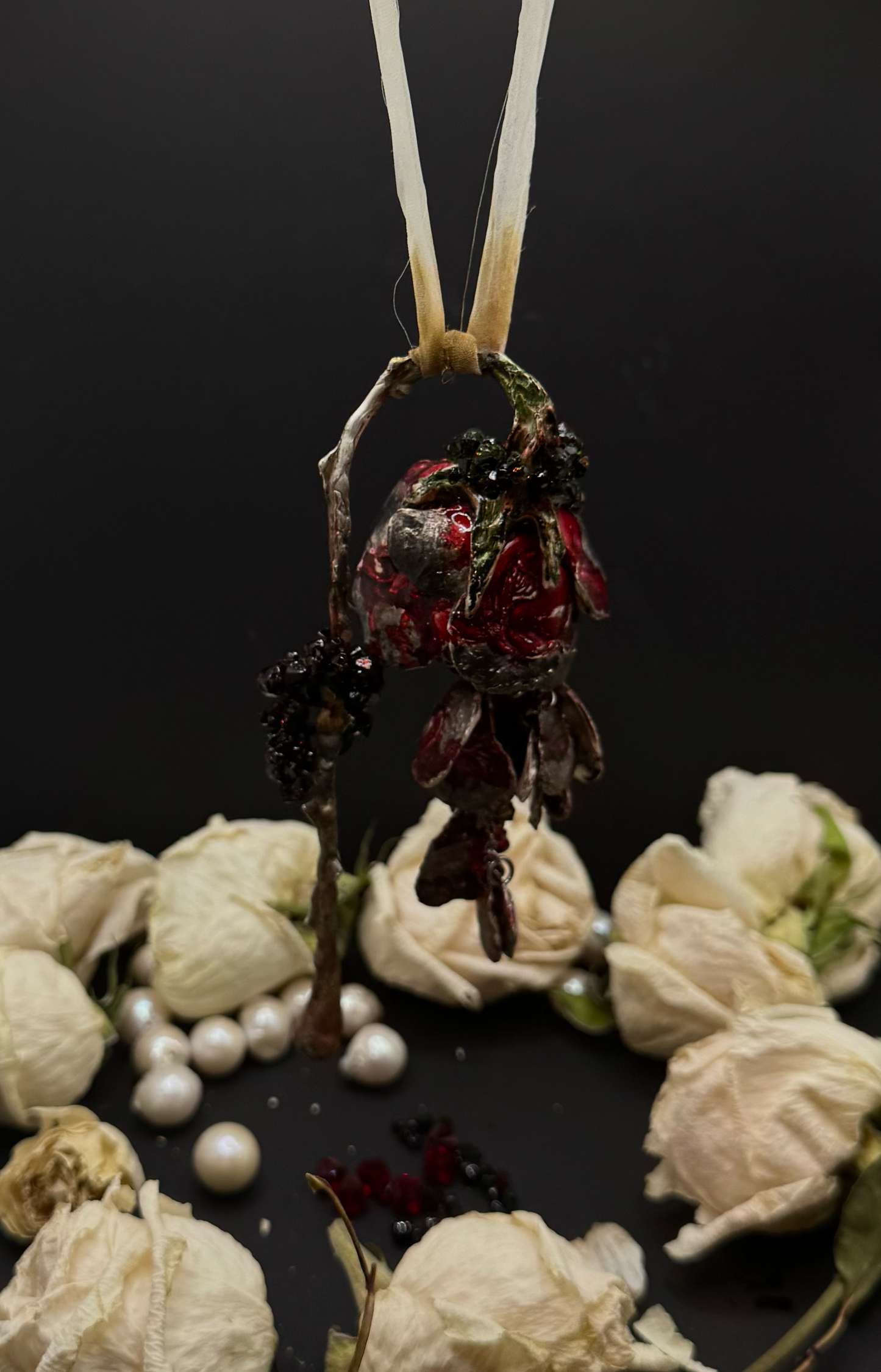 rotten rose charm - bybay atelier